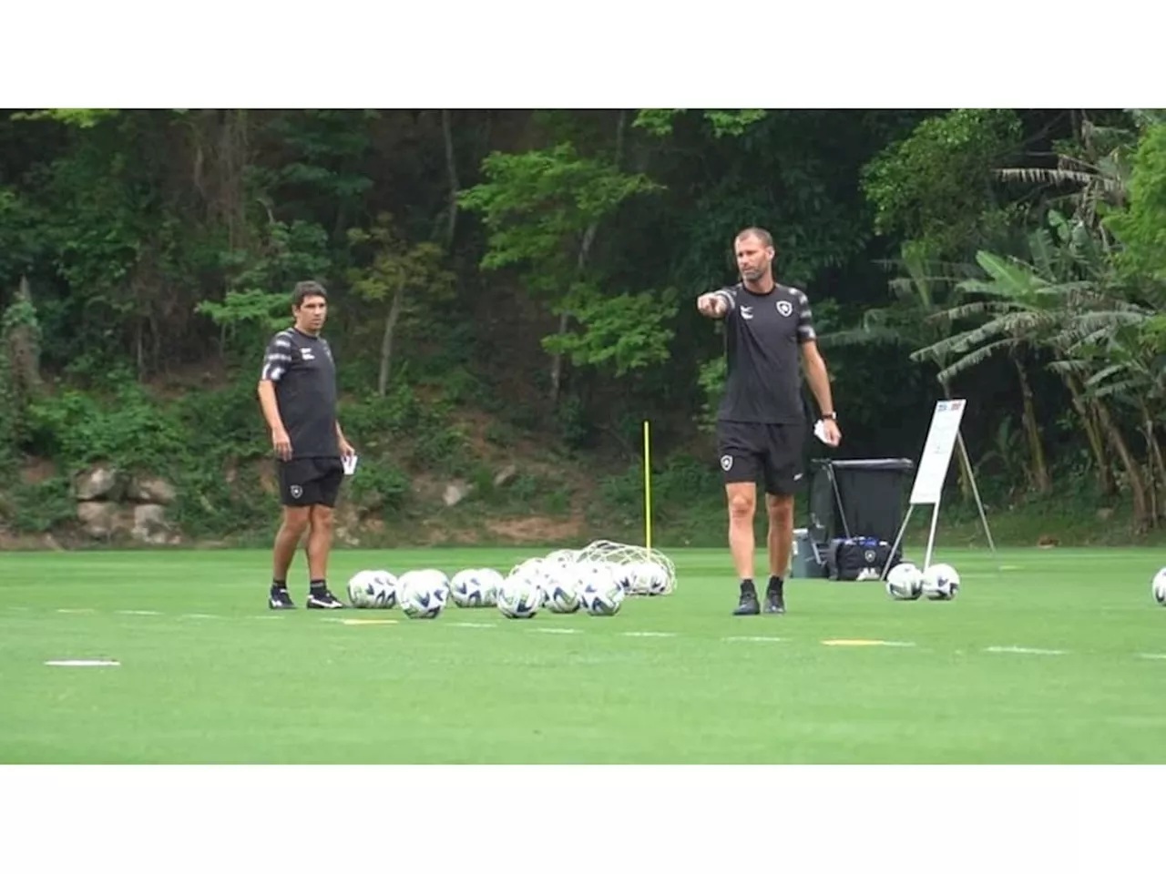 Ao trabalho! Veja o que Lúcio Flávio terá de ajustar em seus primeiros passos como técnico interino do Botafogo - Lance!