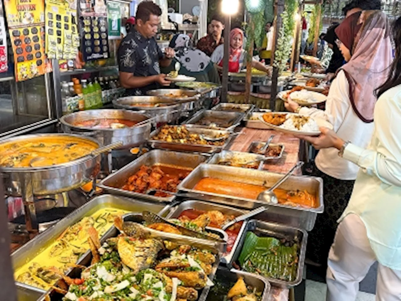 Hungry for Malay food? Hit up Cheras' Rumah Makan Nasi Kampung with its spread of around 50 dishes