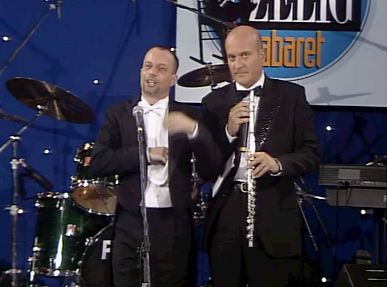 Marco Della Noce interpreta un maestro d'orchestra a 'Zelig - Facciamo Cabaret' 1997