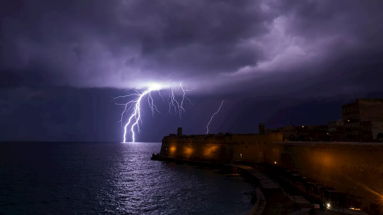 The science of 'superbolts,' the world's strongest lightning strikes