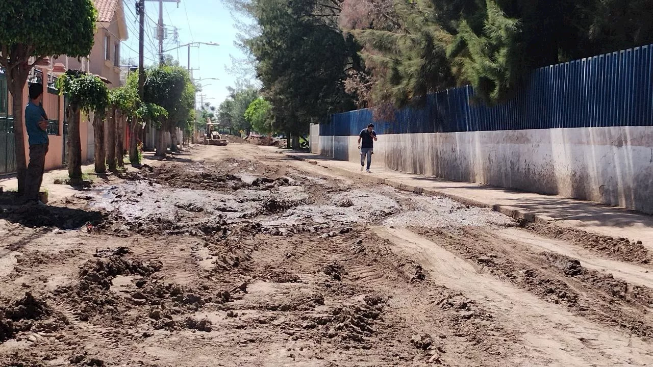 Vecinos de Lomas de Españita en Irapuato suplican por apertura de carril en Avenida Tulipanes