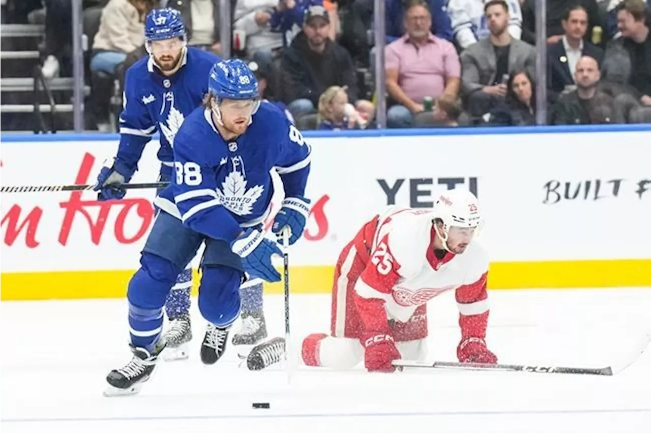 Nylander scores twice, including overtime winner, as Leafs beat Red Wings 4-3