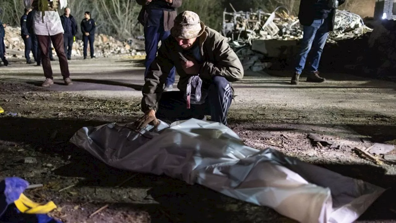 Guerre en Ukraine : Moscou frappe la population d’un village rassemblée pour des funérailles, 52 morts à déplorer