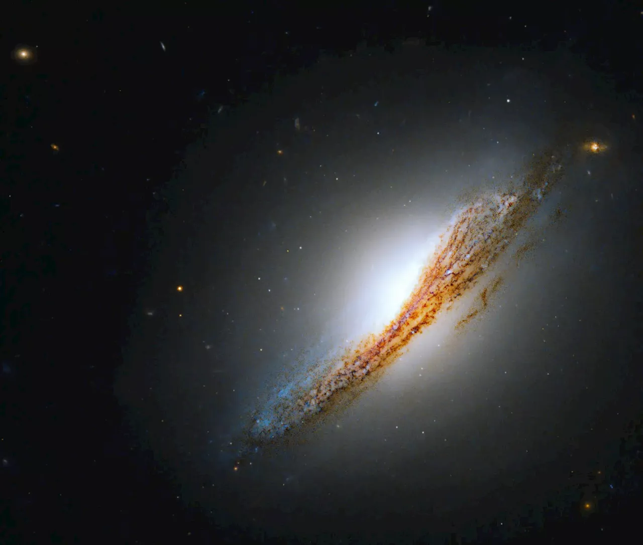 Radiant Revelations: Hubble Space Telescope Records Rare Radio Galaxy