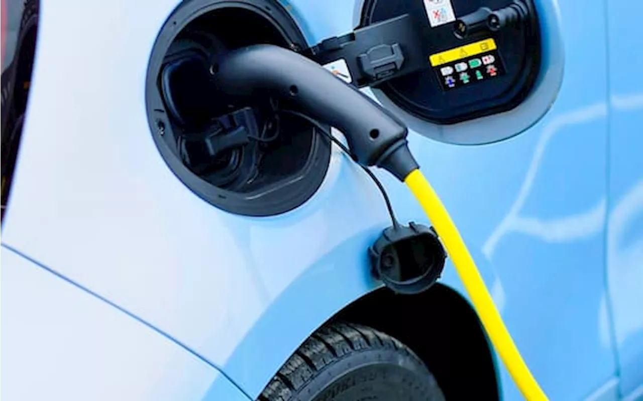 Auto elettriche, requisiti e importi del bonus per le colonnine