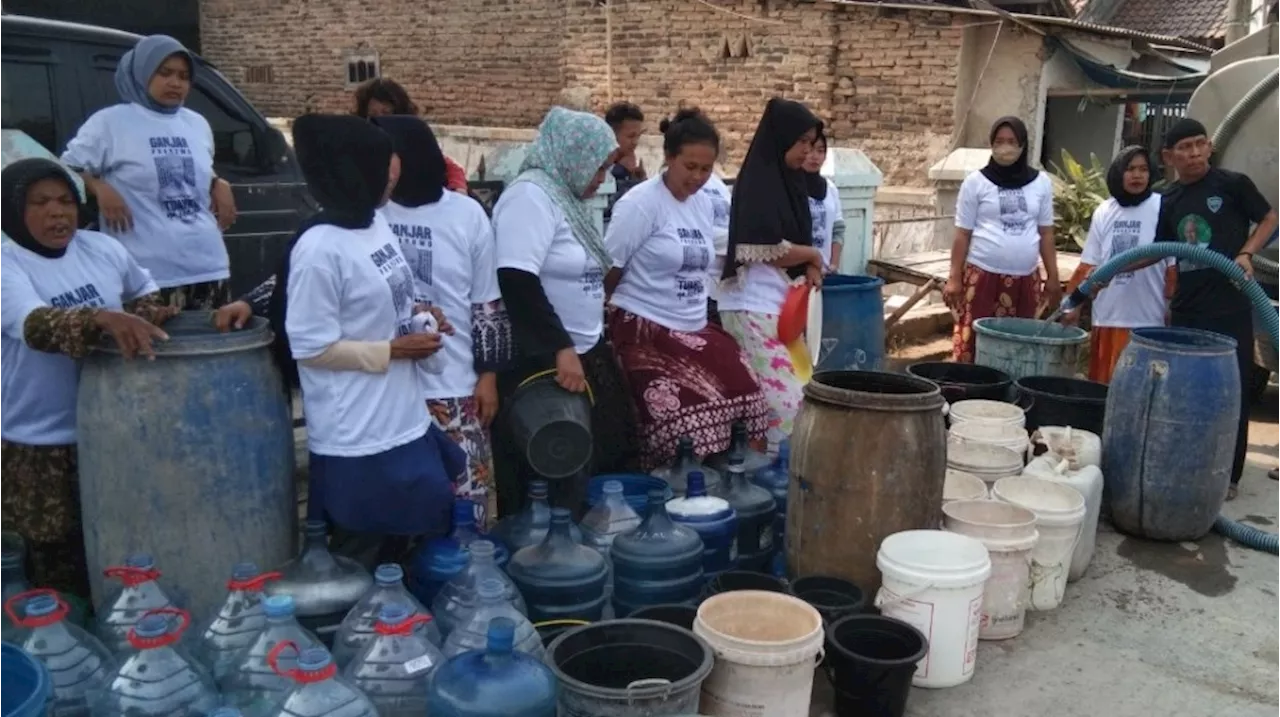 Komunitas Warung Tegal Ringankan Beban Warga dengan Berbagi Ceria dan Salurkan Air Bersih Gratis