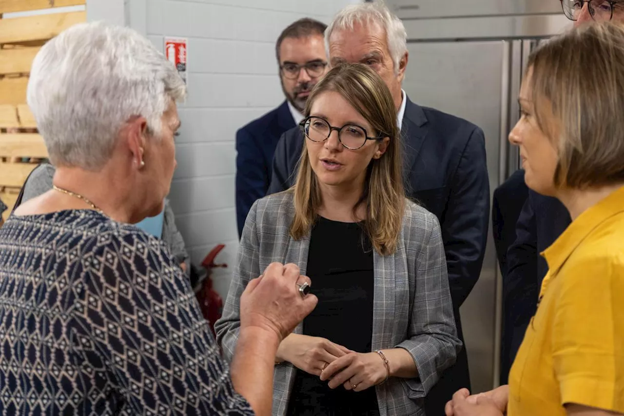 Proches aidants : « 6 000 places supplémentaires de répit » vont être créées, annonce Aurore Bergé