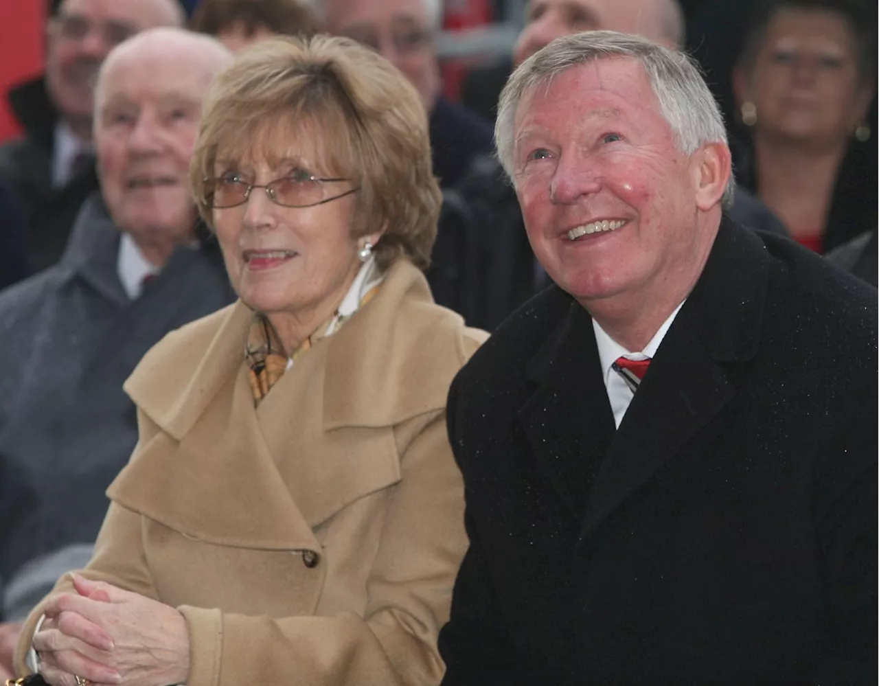 Lady Cathy Ferguson: Wife of former Manchester United manager Sir Alex Ferguson dies aged 84