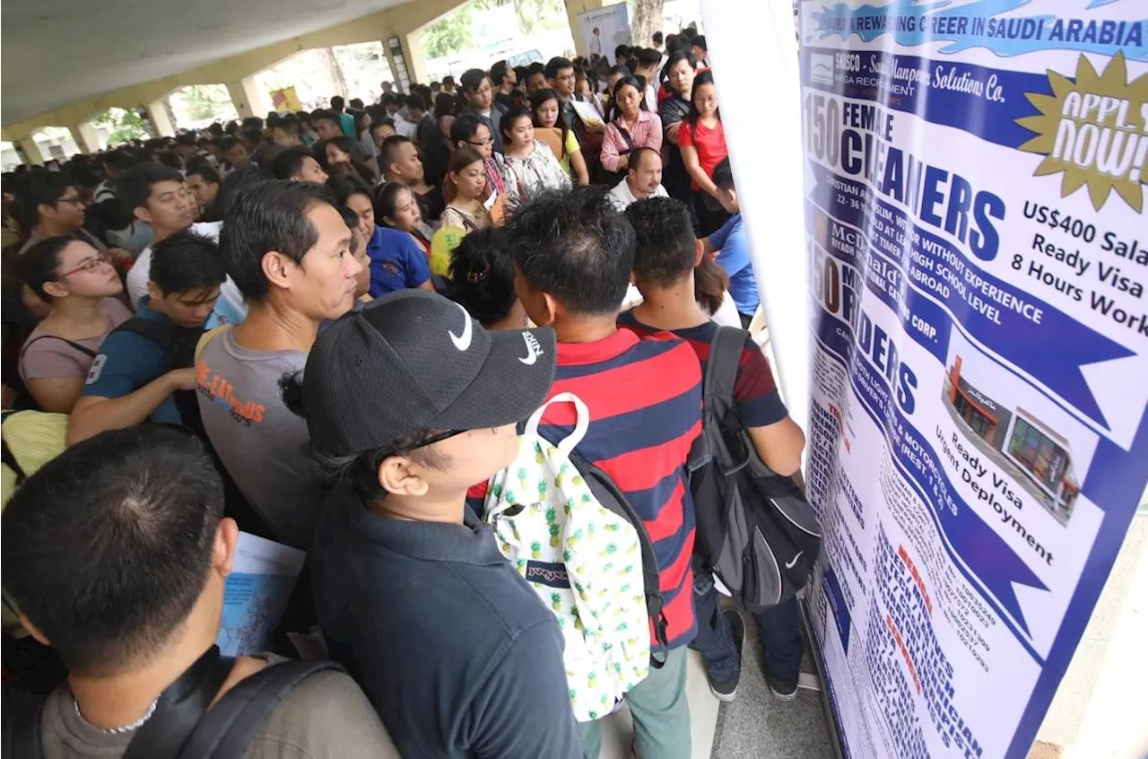 Unemployed Filipinos dip in August