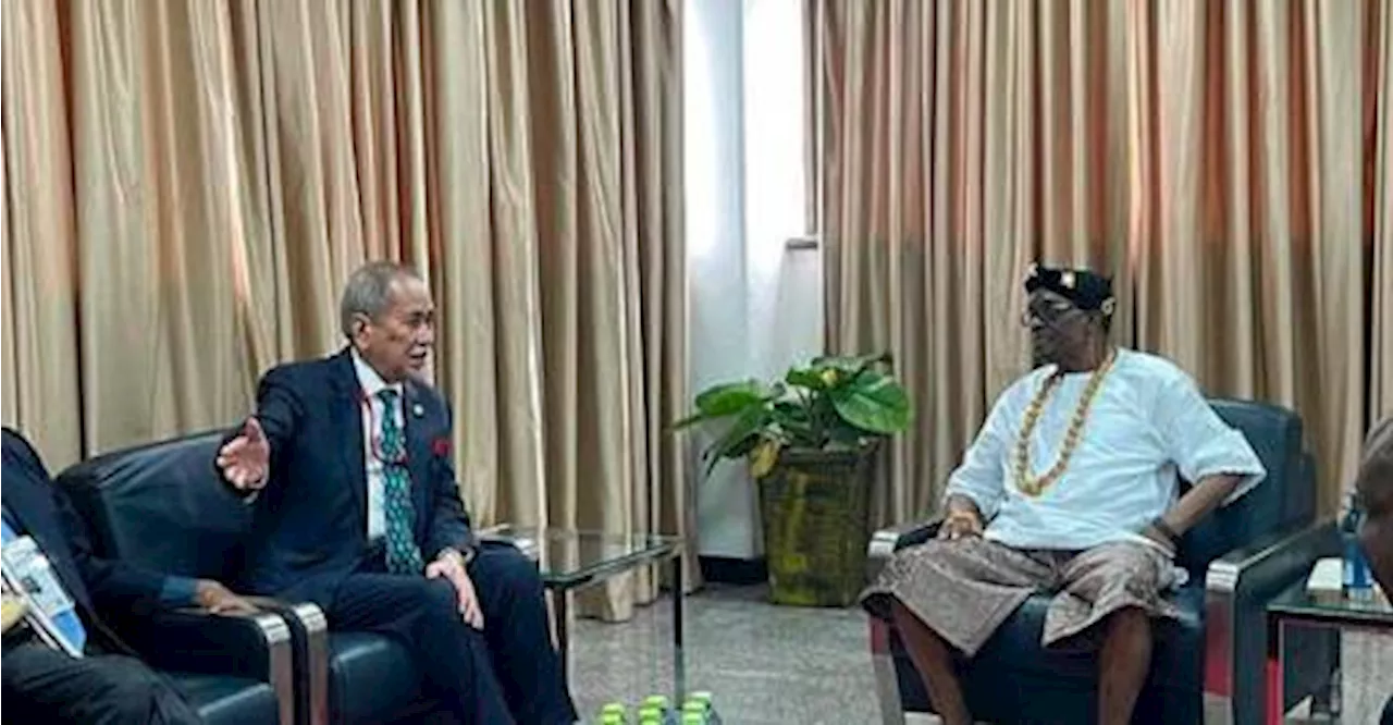 Wan Junaidi holds bilateral meeting with Speaker of Ghana’s Parliament