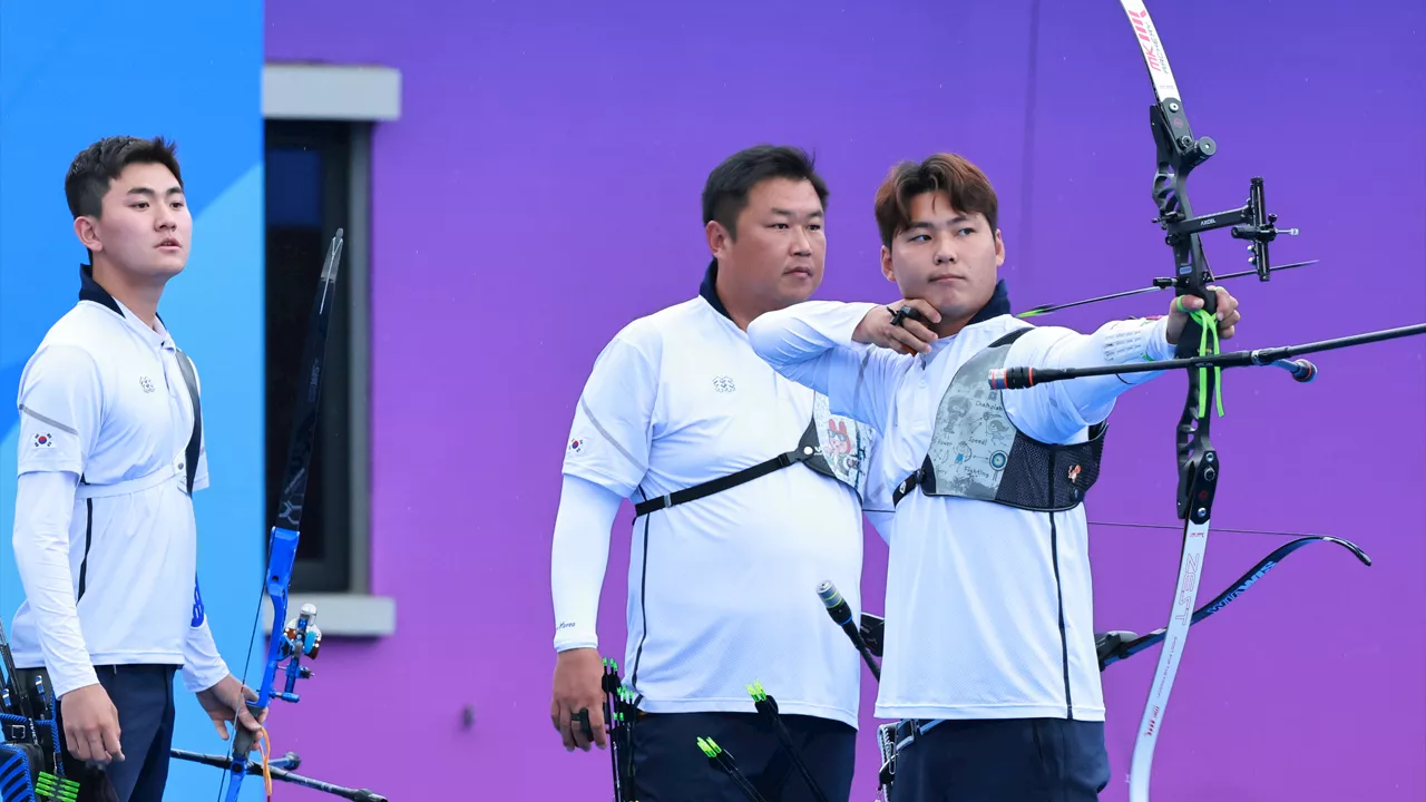 [속보] 양궁 이우석·오진혁·김제덕, 남자 단체전 금메달