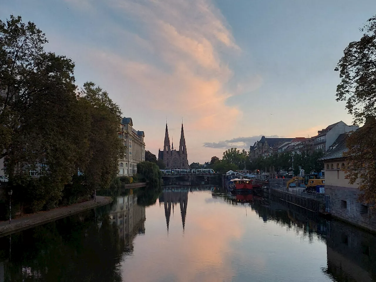 Ciel rose : comment explique-t-on ce phénomène qu'on observe souvent à Strasbourg ? | Actu Strasbourg