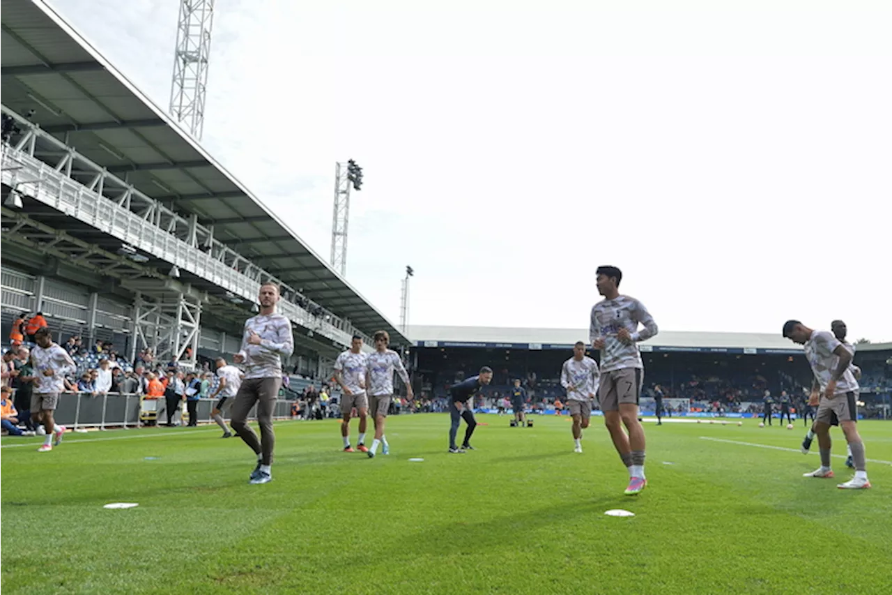 Riscaldamento del Tottenham prima del match contro il Luton