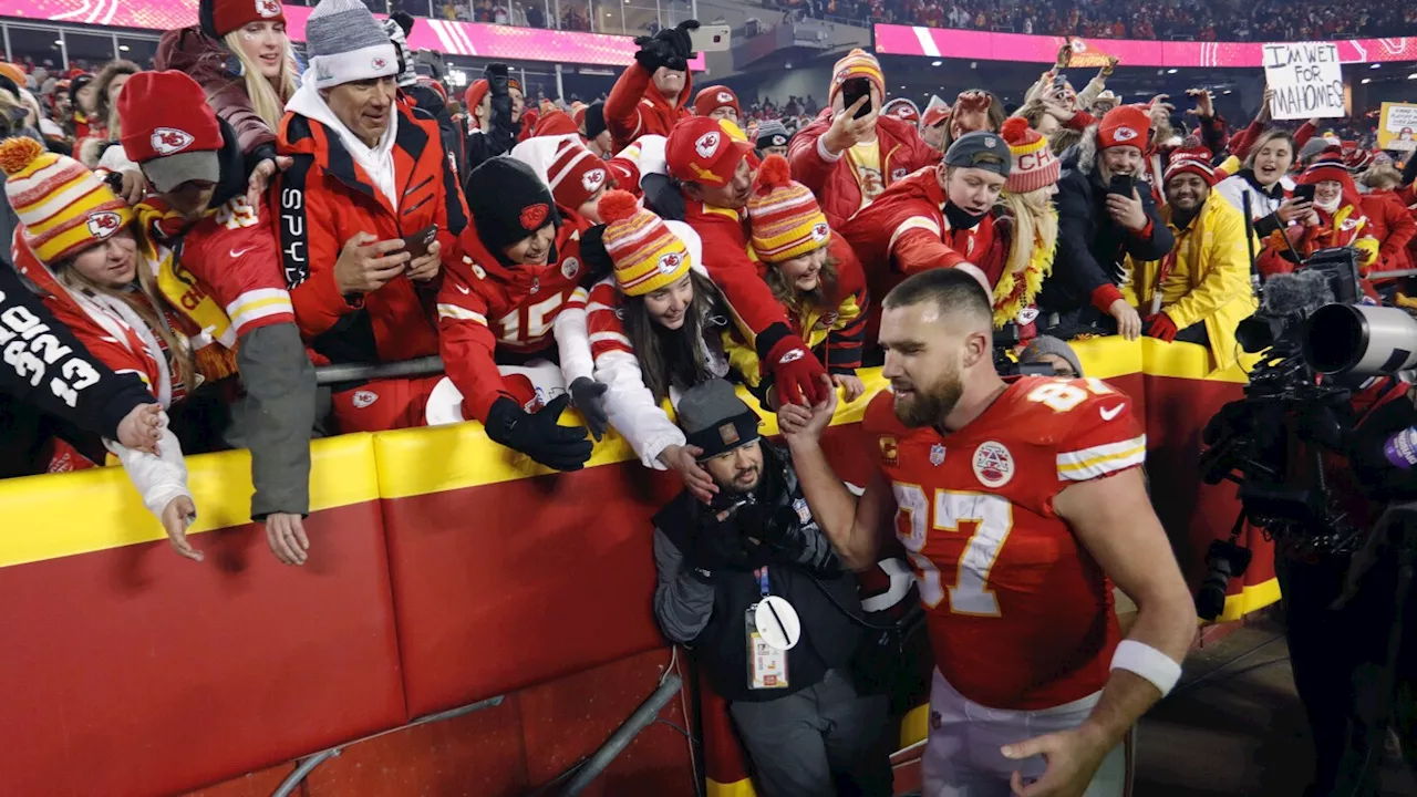 Chiefs' Kelce: 'Just got to keep living' as relationship with Taylor Swift consumes spotlight