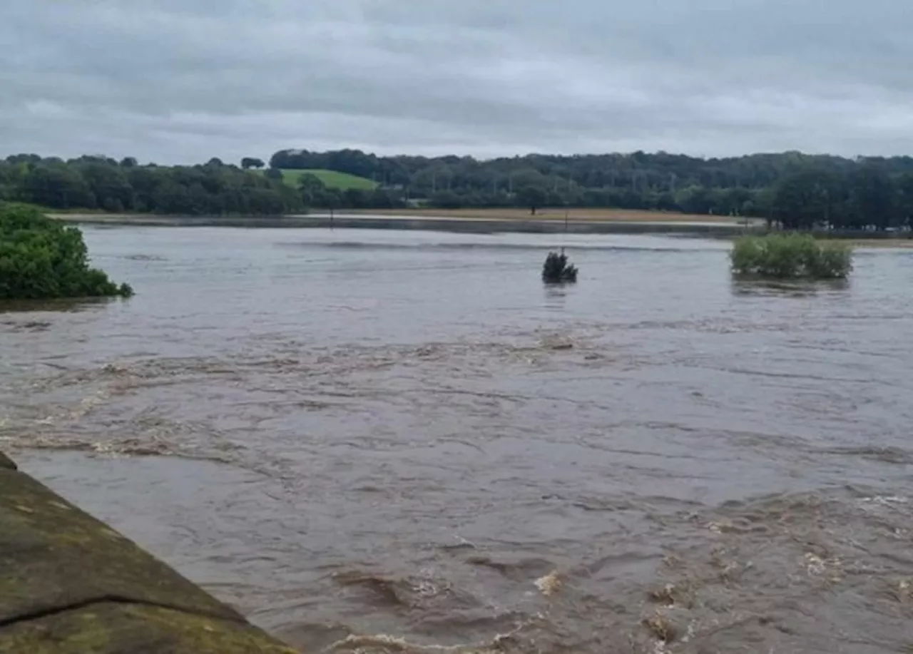 Preston flood warnings withdrawn as mini heatwave arrives