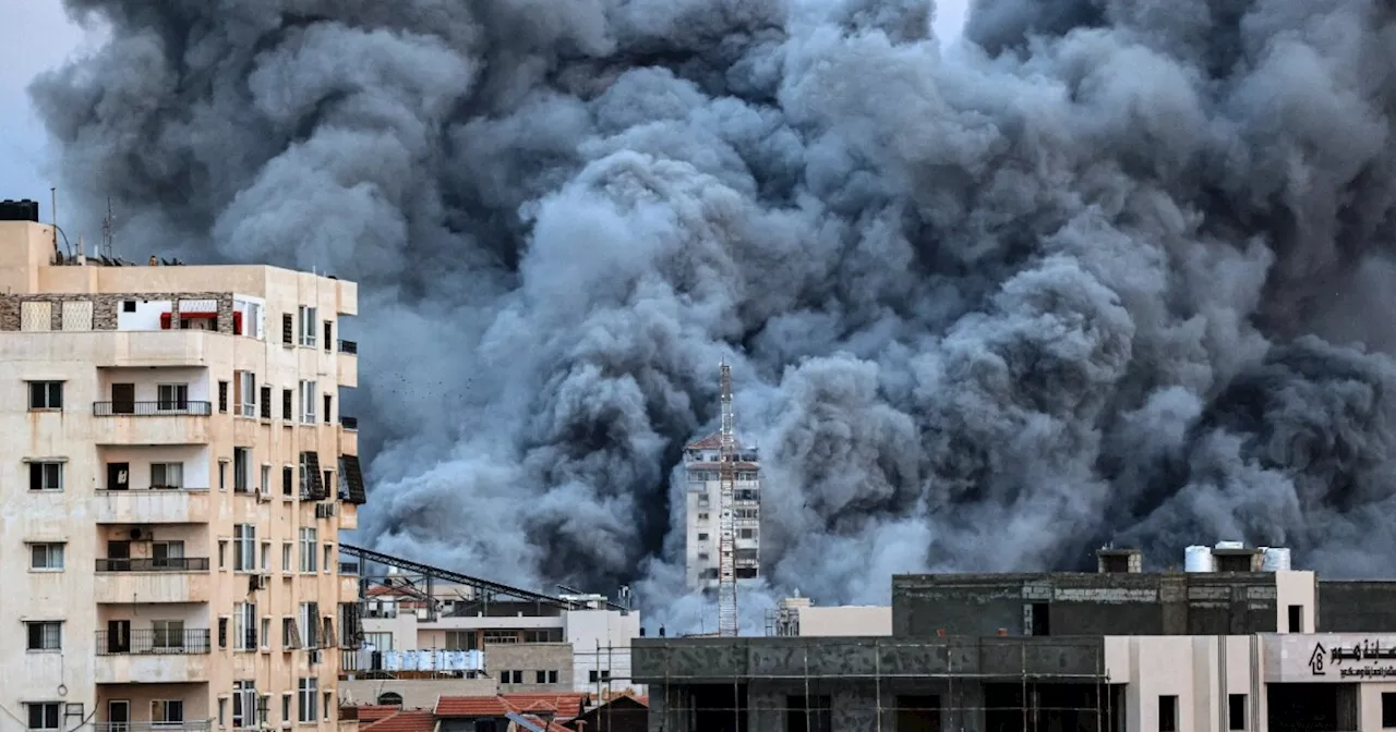 Momento en que un misil impacta edificio en Gaza mientras reportera transmitía en vivo