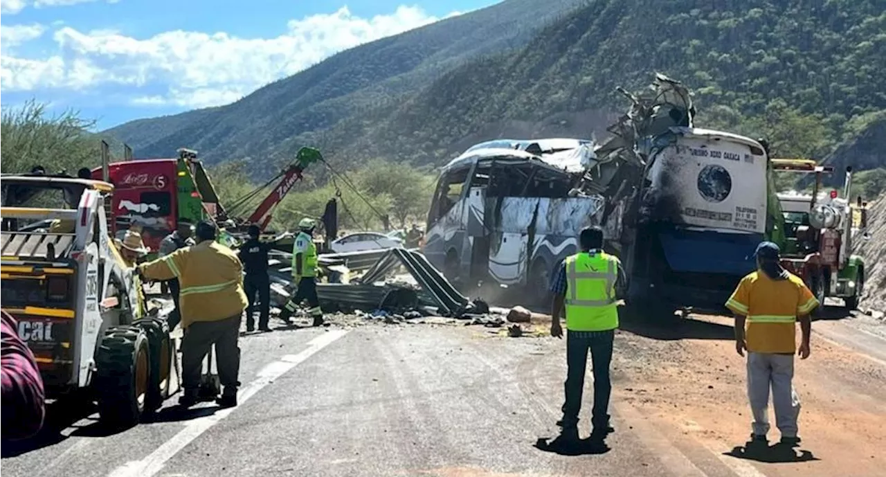 Fiscalía de Oaxaca detiene a chofer del autobús que volcó y dejó a 16 migrantes muertos