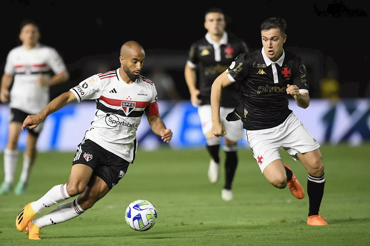 Léo Jardim pega pênalti, e Vasco e São Paulo empatam sem gols em São Januário