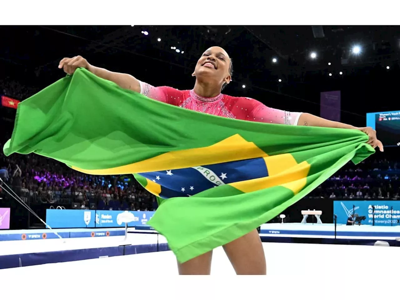 Rebeca Andrade Bate Simone Biles Conquista Ouro No Salto No Mundial De ...