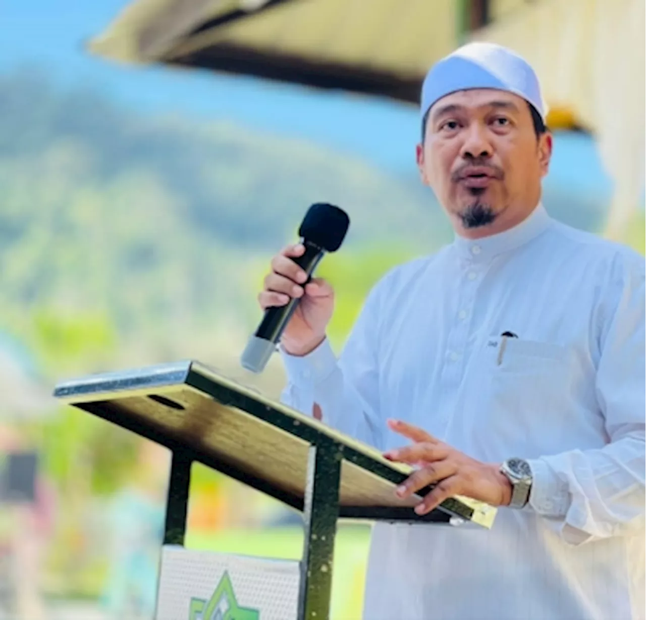 Mais says popular preacher Ahmad Dusuki barred from teaching about Islam in Selangor after court decision as Sultan’s decree still in force