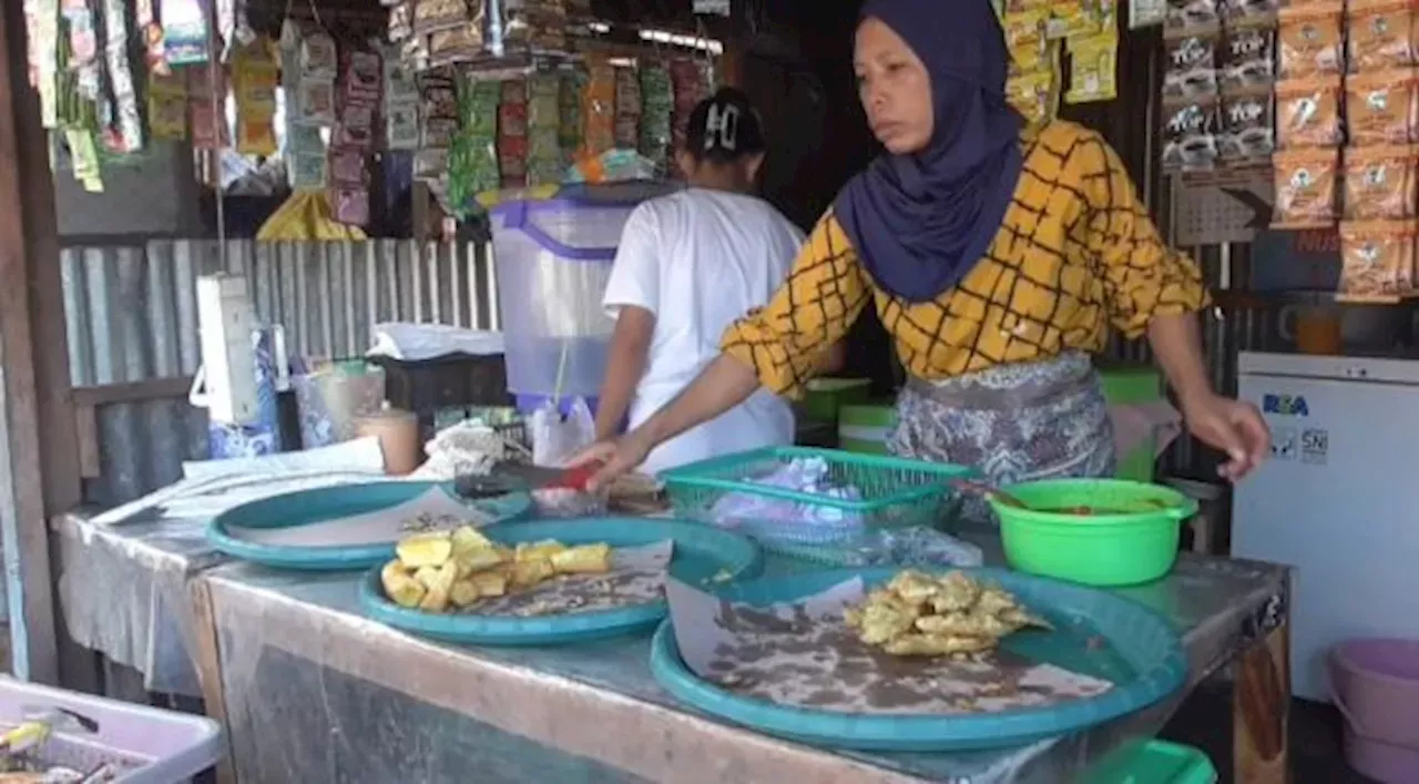 Harga Beras Mahal Pedagang Nasi Bungkus Mengeluh