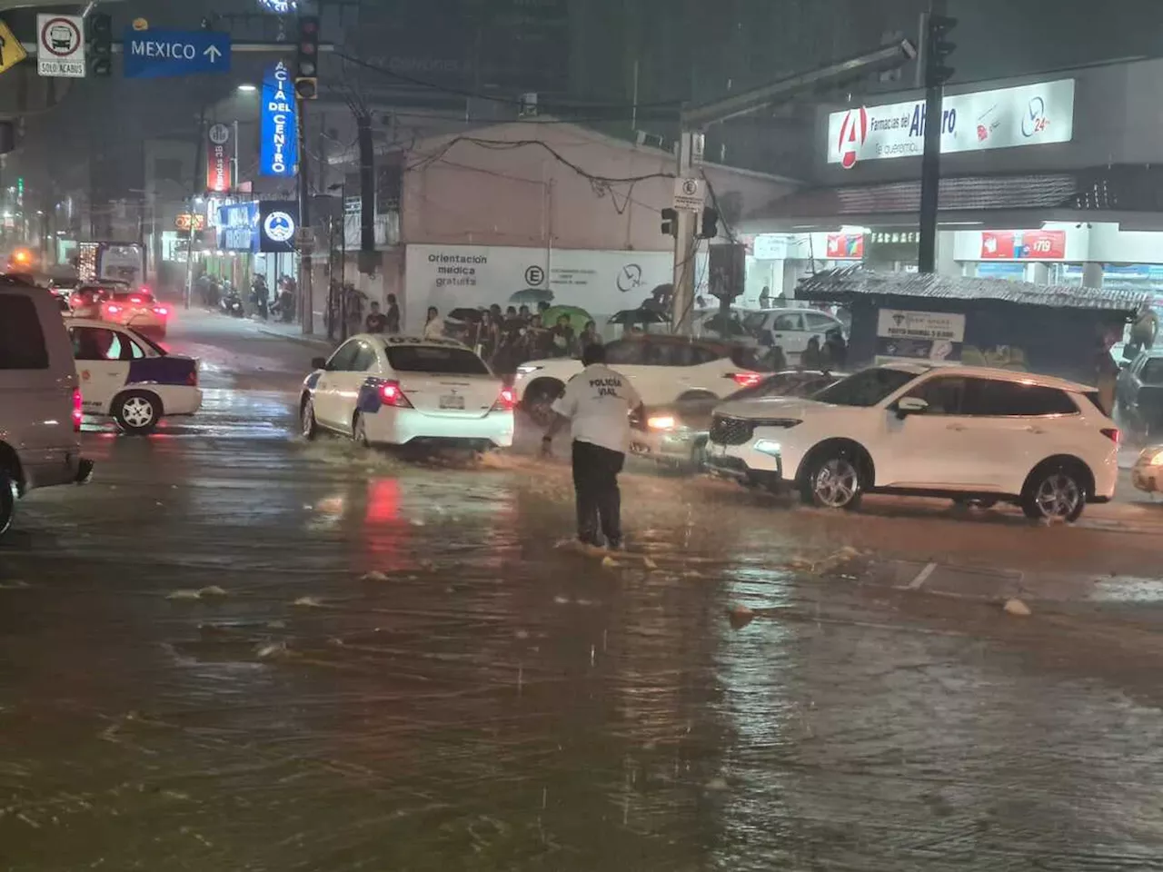 Reportan lluvias en Guerrero; hay números vehículos atrapados e inundaciones en Acapulco