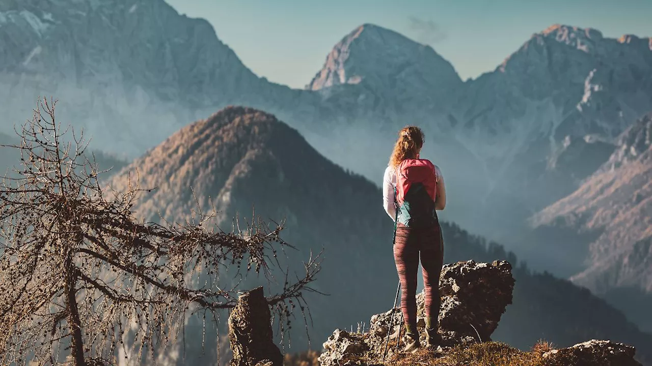 Wetterbericht genau verfolgen: Wandern im Herbst: Das sollte man im Hinterkopf behalten