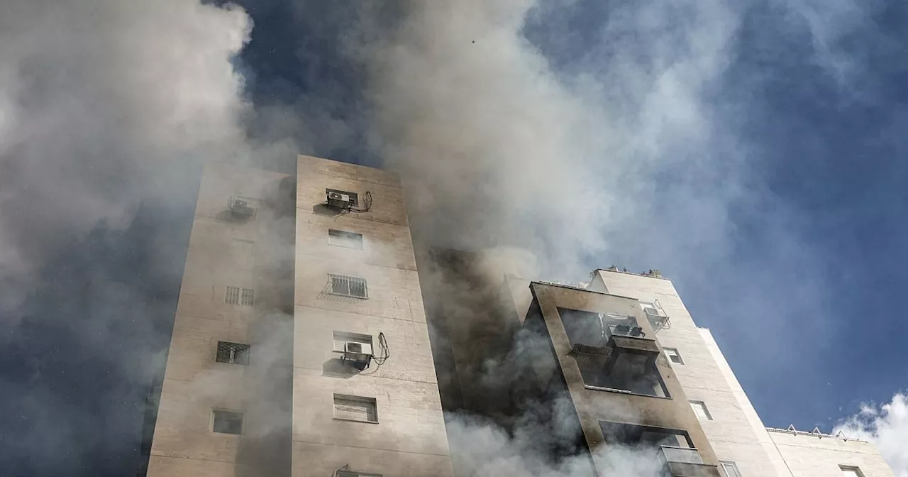 Mindestens 100 Tote nach Angriff auf Israel - Hamas führt Gefangene in Video vor