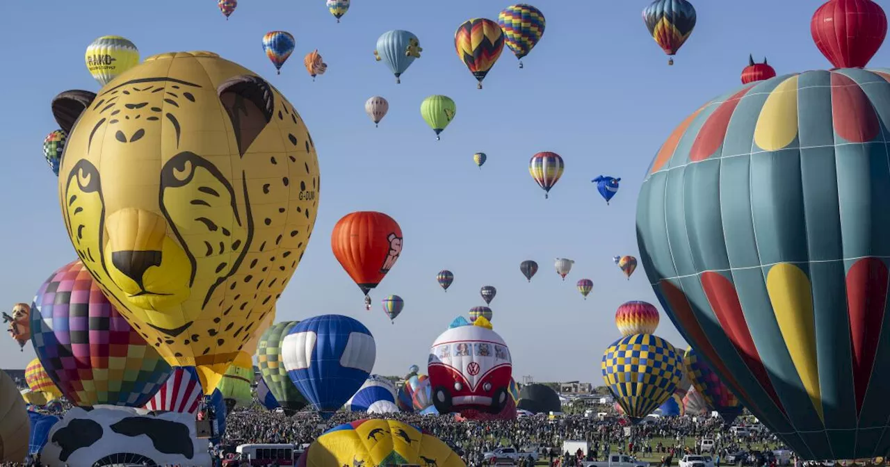 El Festival Internacional de Globos de Albuquerque llena de color el cielo de Nuevo México