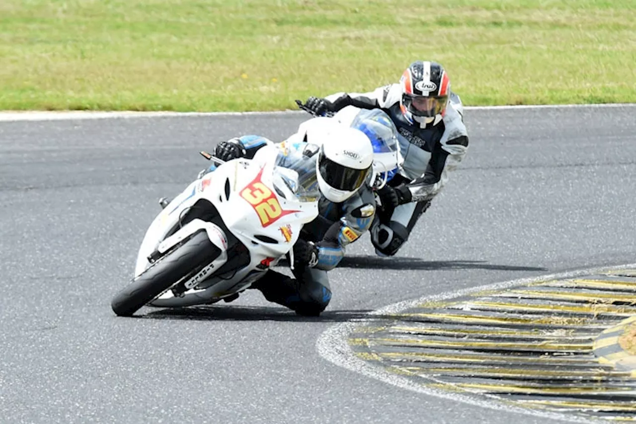 Jochen Rotter (Suzuki) wirft entnervt das Handtuch