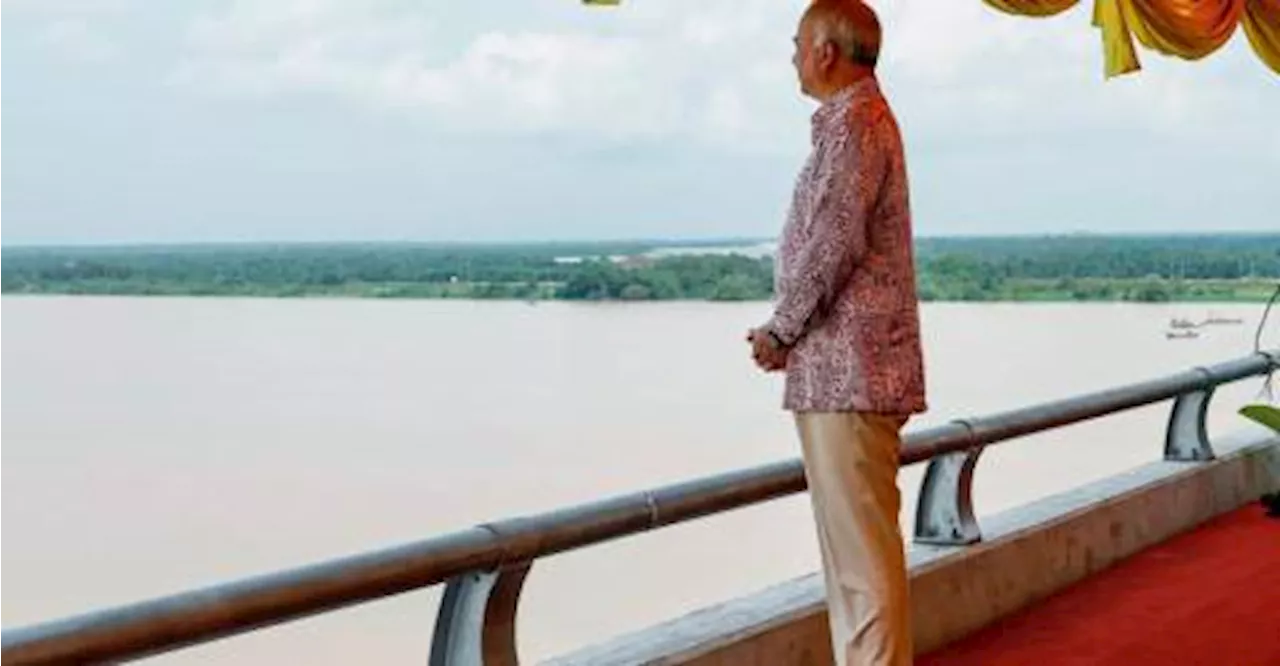 Perak Sultan opens Sultan Nazrin Shah Bridge