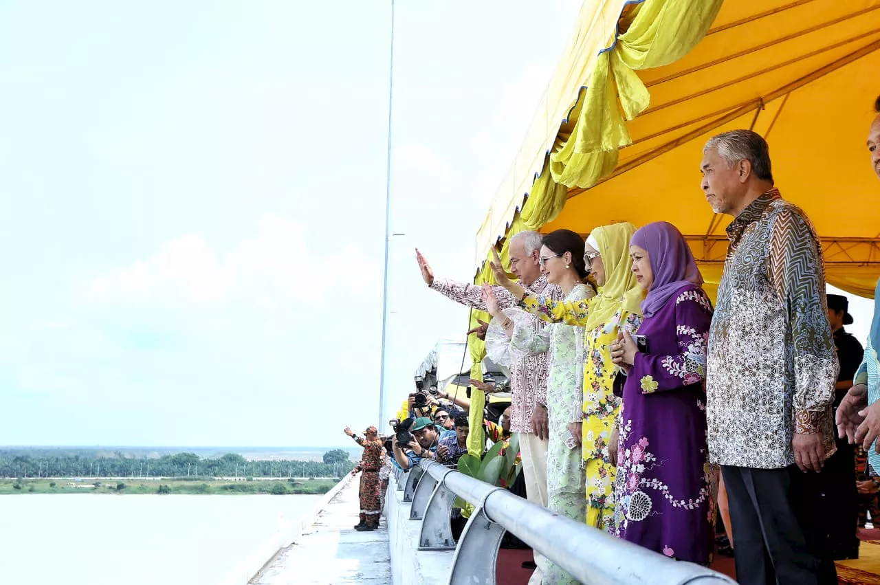 Jambatan Bagan Datuk dimasyhurkan sebagai Jambatan Sultan Nazrin Shah