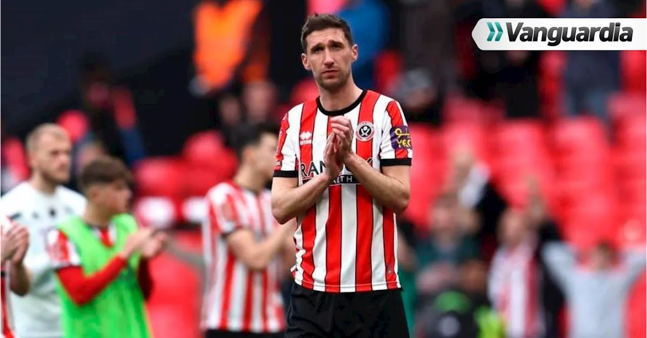 Video: Dolorosa lesión de Chris Basham, capitán del Sheffield United