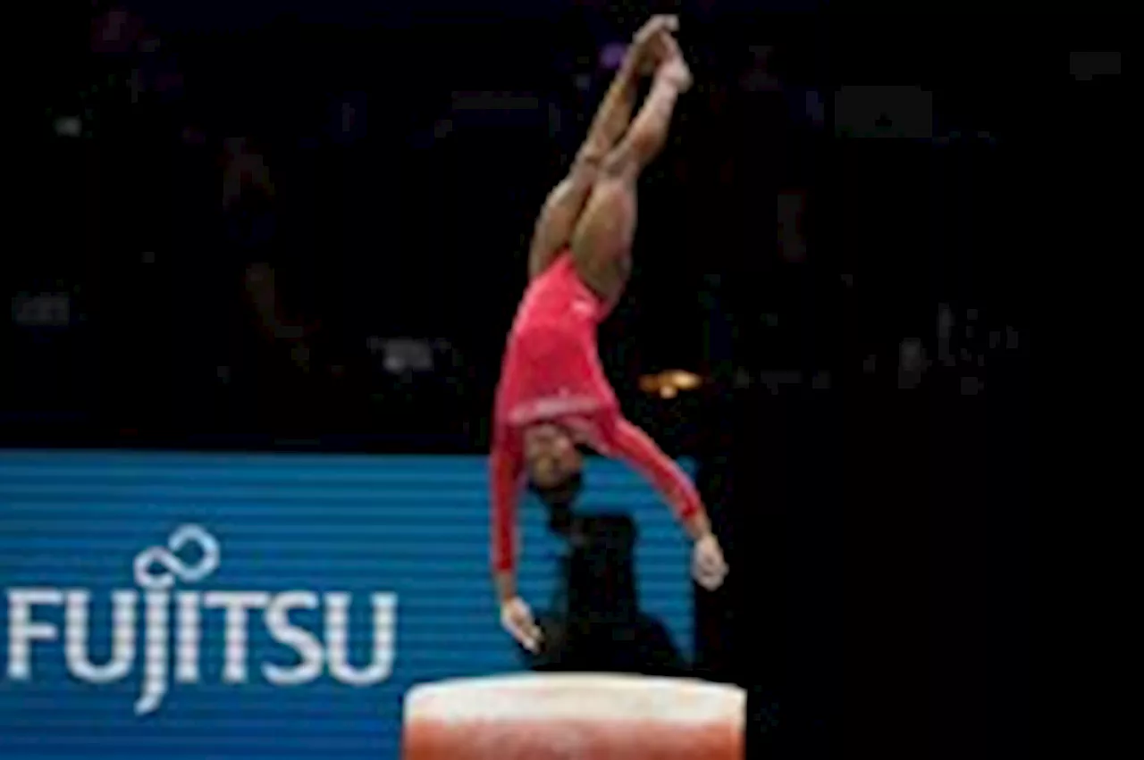 Simone Biles falls in world championships vault final, still wins silver