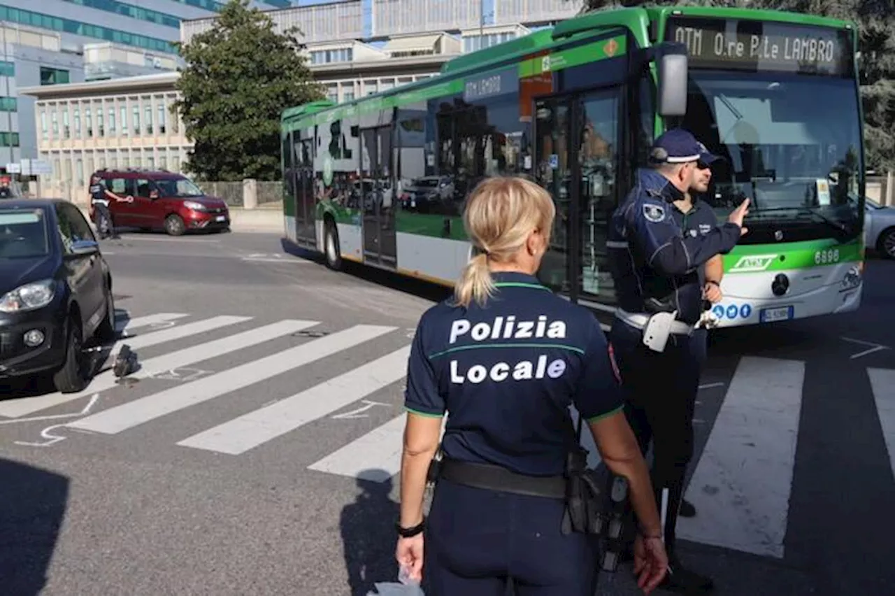 Uomo travolto e ucciso da un autobus a Milano