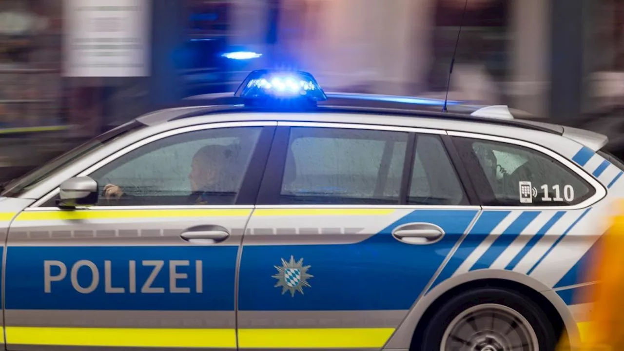 Retter entdecken verwesene Leiche in einer Wohnung in Augsburg