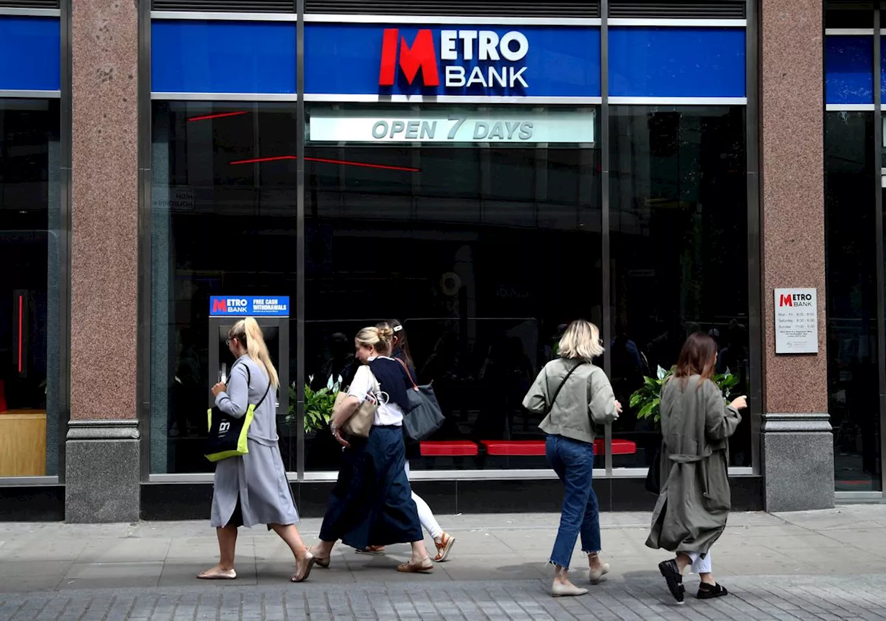 Banco Santander entra en la terna de posibles compradores de Metro Bank