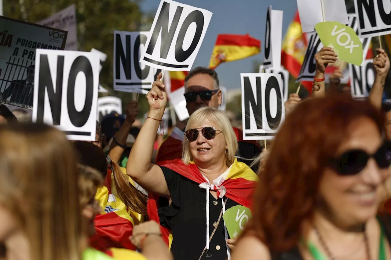 Manifestación contra la amnistía en Barcelona, en directo | Cientos de personas se concentran ya en la capital catalana poco antes de que comience la protesta contra la amnistía