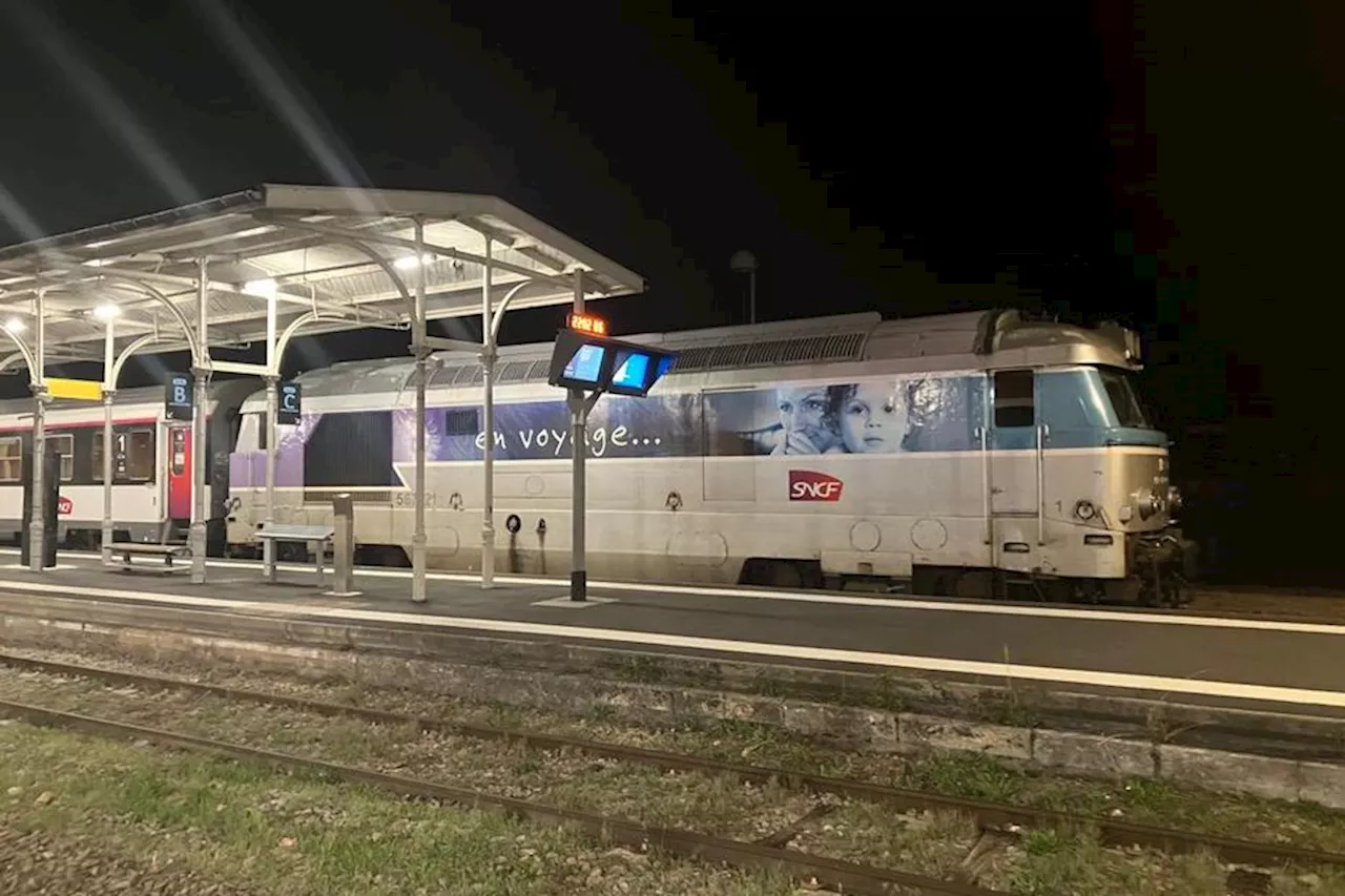 VIDEOS. Locomotive en panne, leur train de nuit annulé : la galère des passagers qui se retrouvent en rade pou