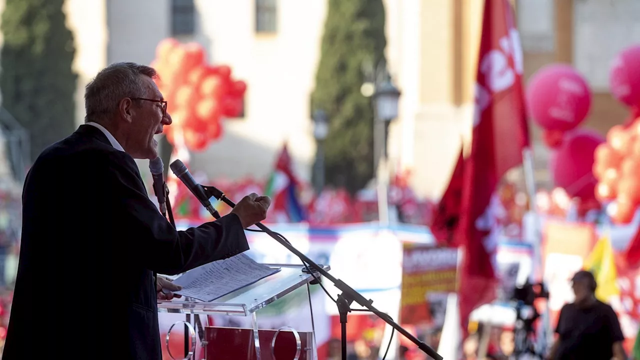 A difesa della Costituzione. La piazza di Landini intona il coro “sciopero, sciopero”