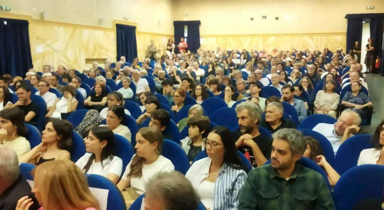 Narni, Matteo Garrone al cinema Monicelli. Sala piena per la presentazione di Io capitano