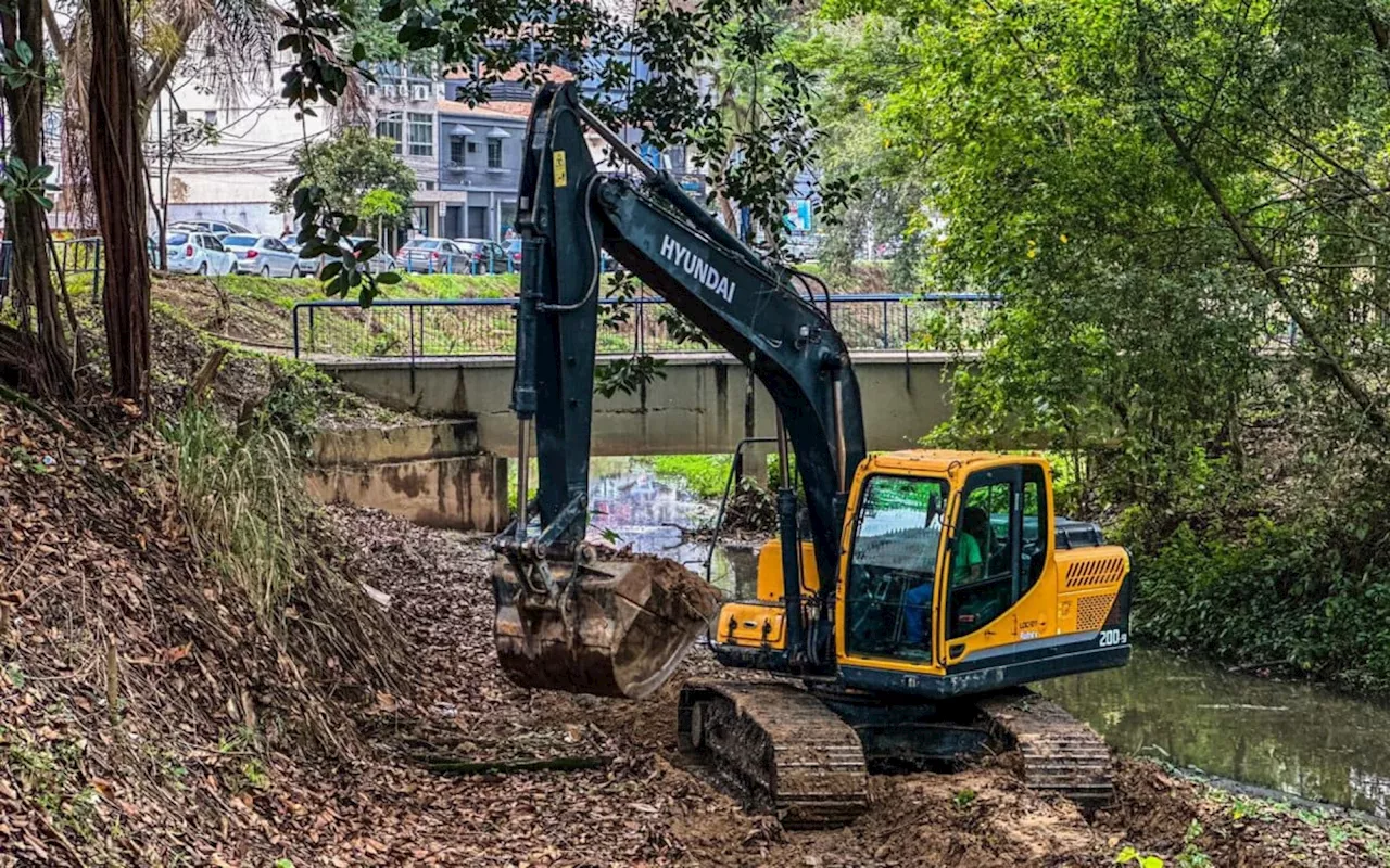 Barra Mansa recebe Programa Limpa Rio e inicia dragagem no canal do Sesc