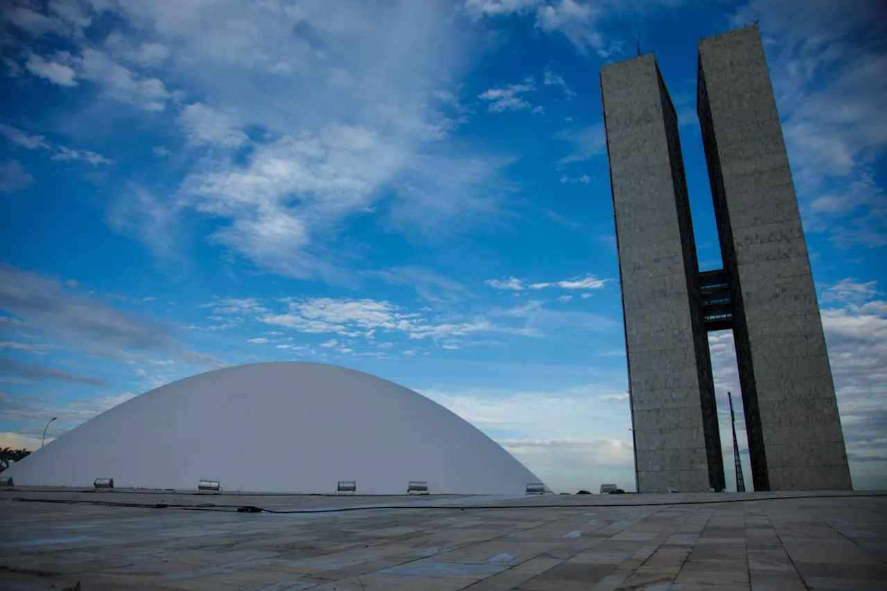 O Congresso e o STF brigam por nada