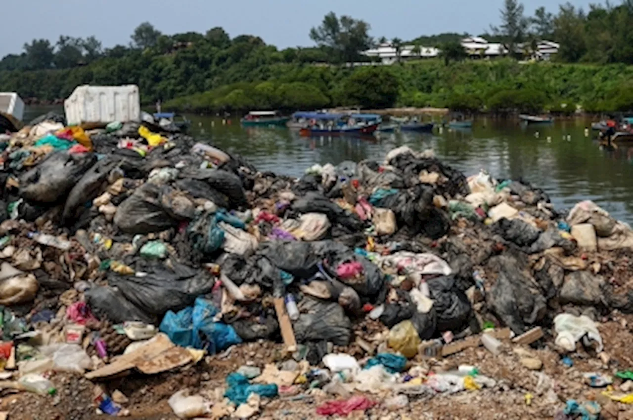 Redang Island residents lament foul problem of uncollected garbage