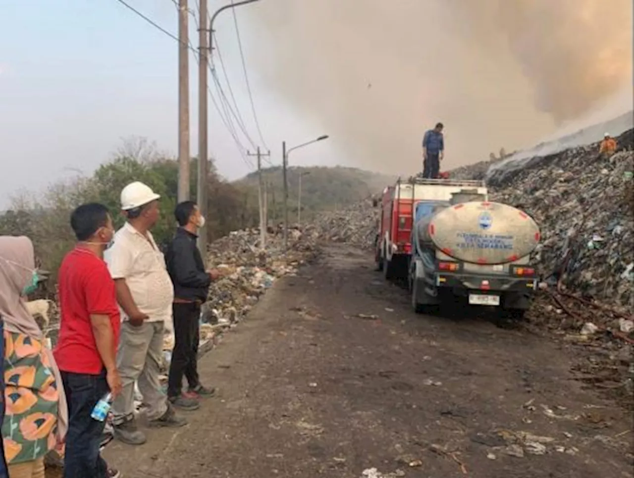 Kebakaran TPA Jatibarang Semarang Mulai Terkendali