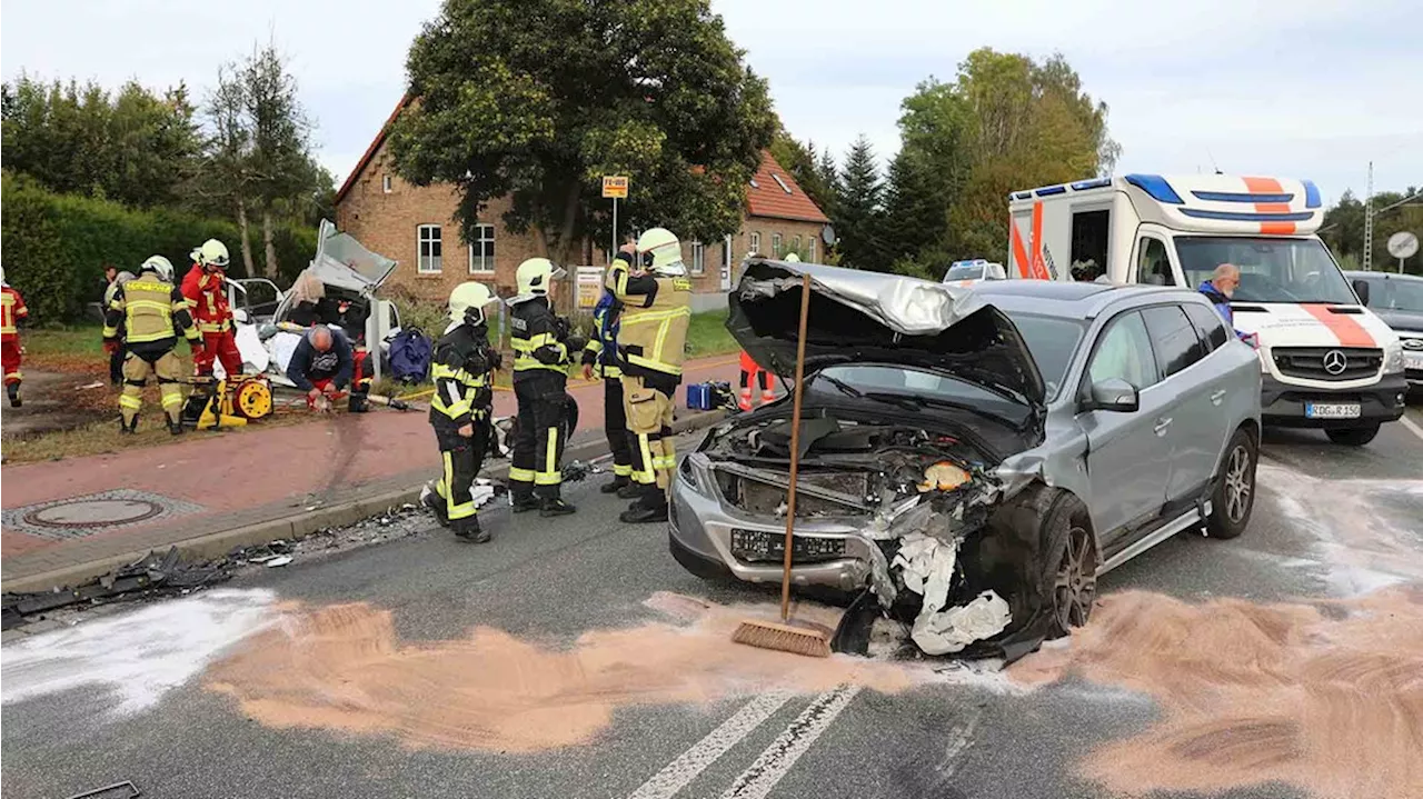 Frontalzusammenstoß: Fünf Verletzte auf der B 105