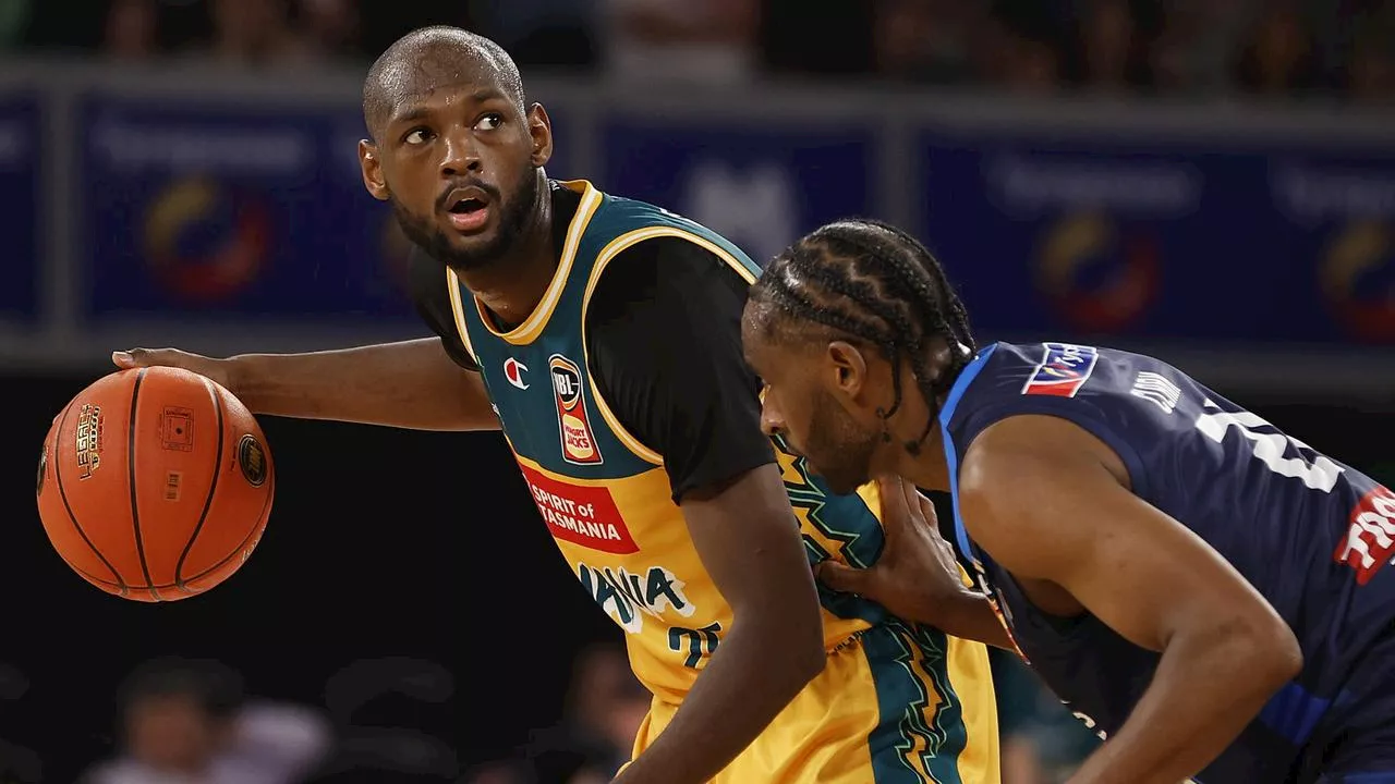 NBL favourites stunned in wild comeback