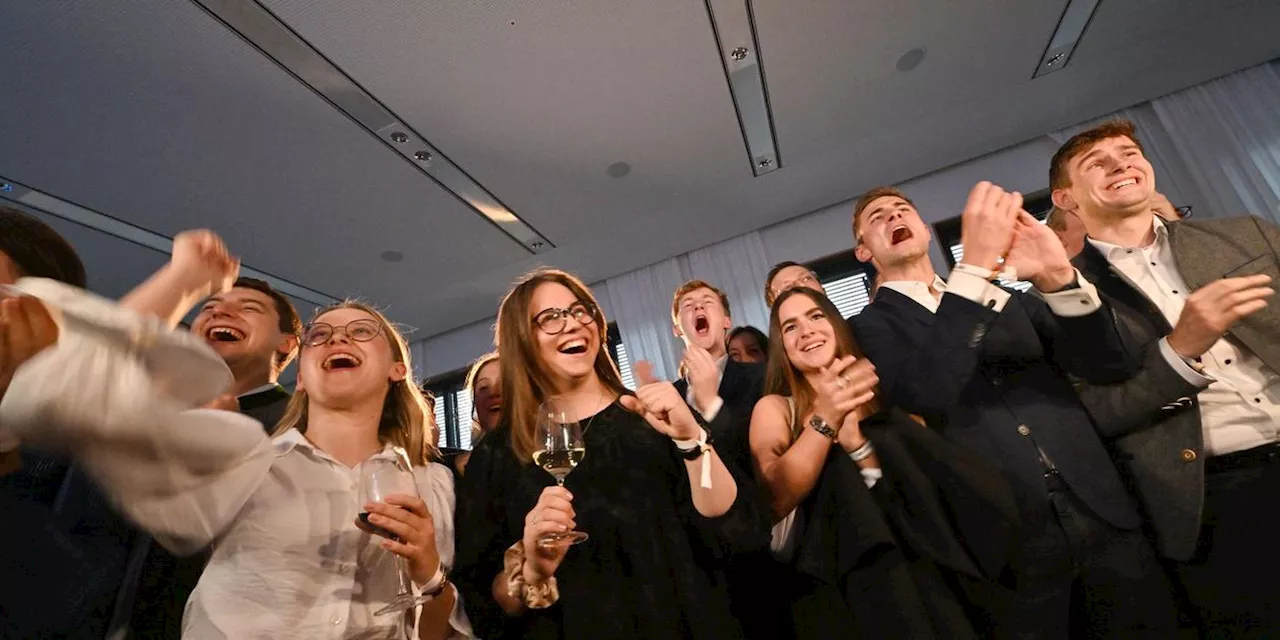 Jubel bei der CSU: Trotz leichter Einbußen bleibt sie klar die stärkste politische Kraft in Bayern