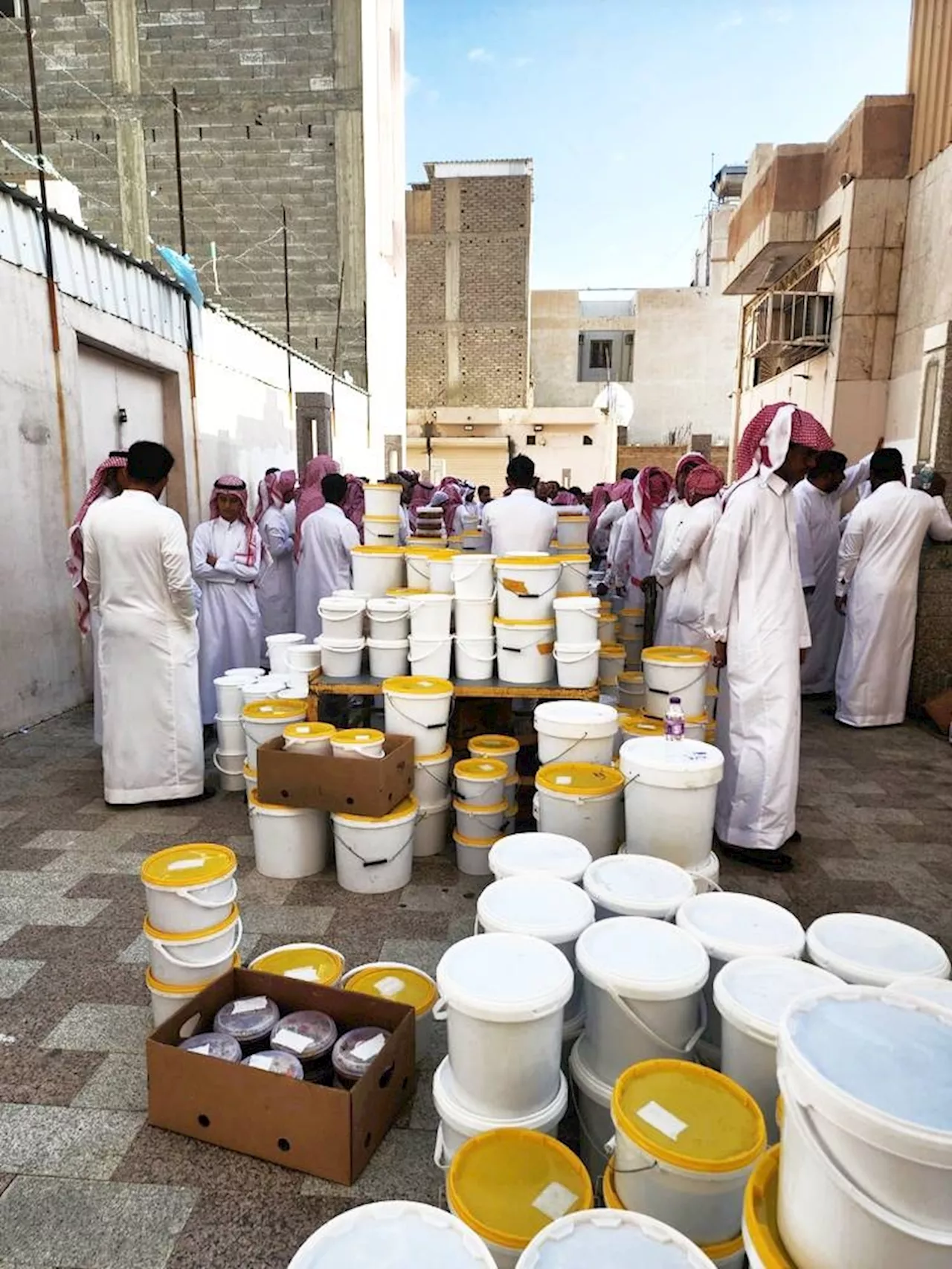 مرتادو سوق العسل بالطائف يطالبون بموقع للحراج وزيادة أيام البيع