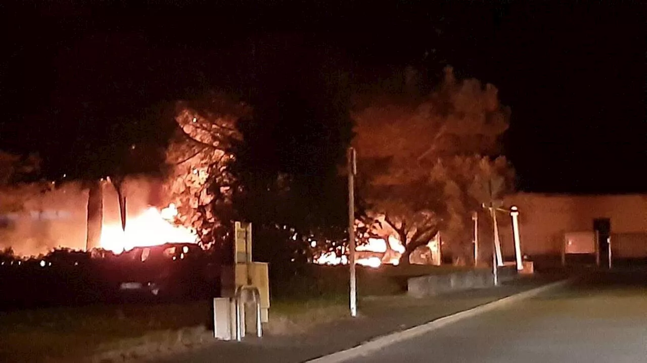 Plusieurs voitures en feu sur le parking d’une zone commerciale au nord de La Roche-sur-Yon